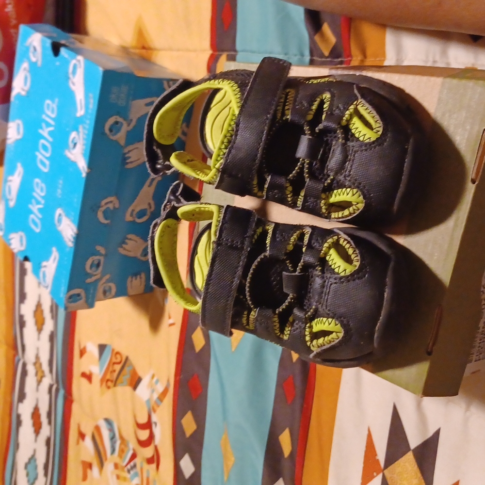 Sandles - Picture 3 of 4